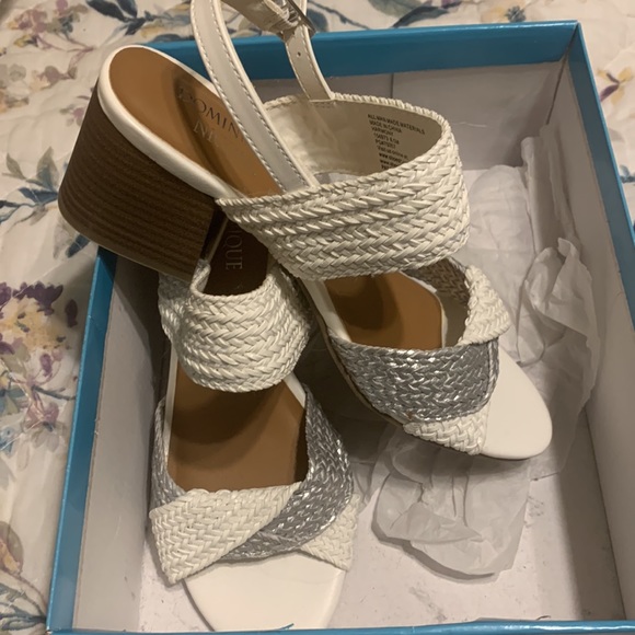 Gorgeous white/ silver shoes - Picture 2 of 3